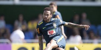 Neymar no treino da seleção