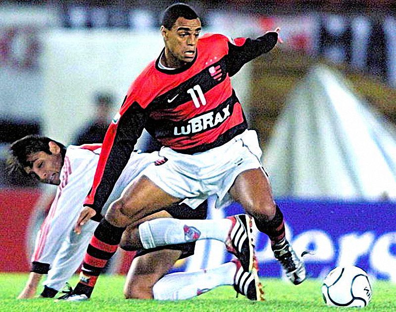 Jogadores famosos que não tiveram sucesso no Flamengo