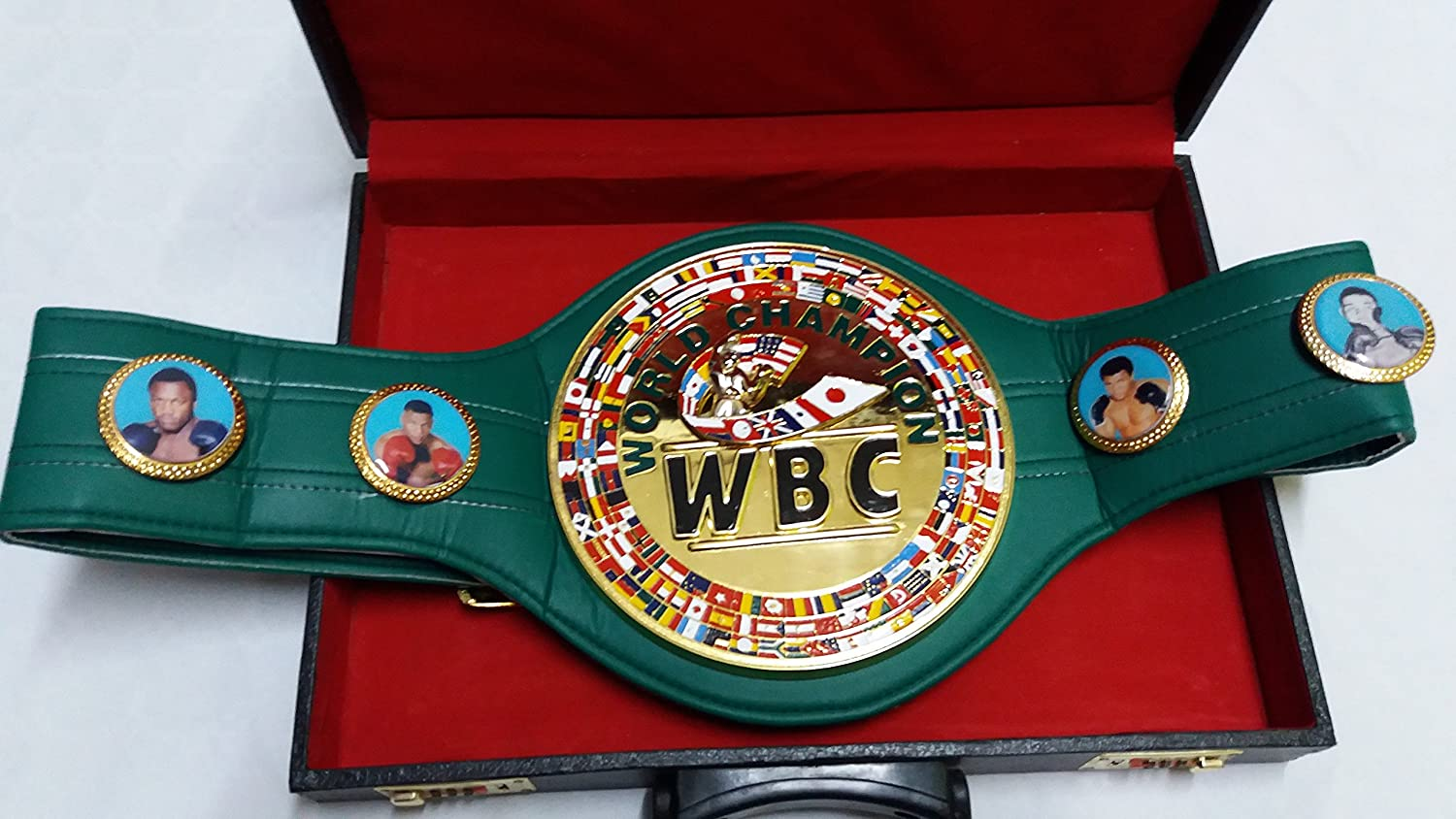 Floyd Mayweather: Lenda do boxe se une a Muhammad Ali depois de receber a mais alta honraria do WBC