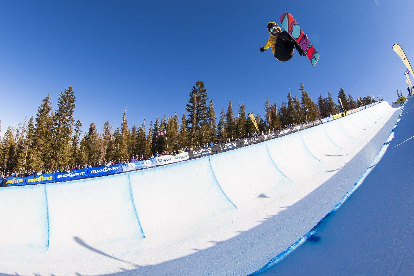 Shaun White – Todo mundo que gosta de snowboard deveria conhecer esse atleta