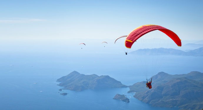 Conheça os 13 melhores lugares para saltar de paraquedas