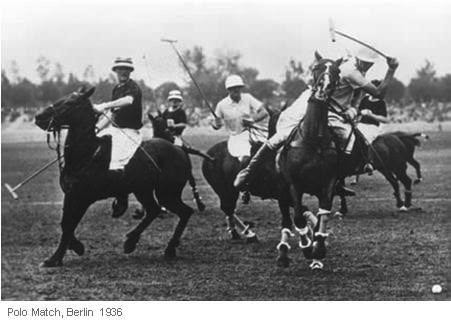 O Jogo De Ação Do Cavalo Dos Cavaleiros Do Jogador De Ireland V Zimbabwe Em  Jogos Do Campeonato Da Polo-cruz Do Campeonato Do Mundo Em Campos Do  Equestrain De Shongweni Fora De