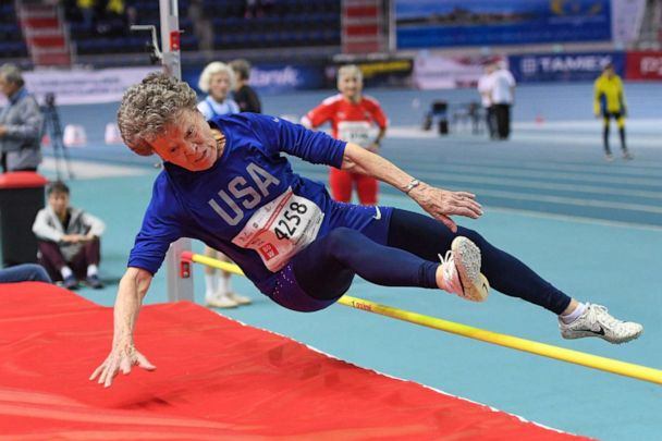 Fisiculturismo - a atleta mais idosa do mundo começou a se exercitar com 56 anos