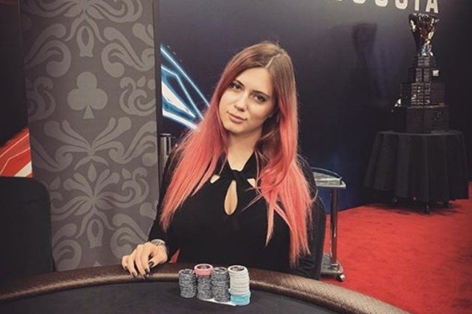 Descubra quem foi Liliya Novikova, chamada de musa do pôquer