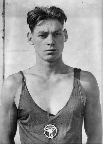 Johnny Weissmuller - Ator de "Tarzan" que venceu 5 ouros olímpicos na natação
